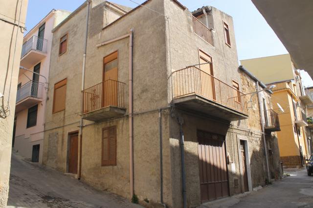 Image No.1-Maison de ville de 3 chambres à vendre à Cianciana