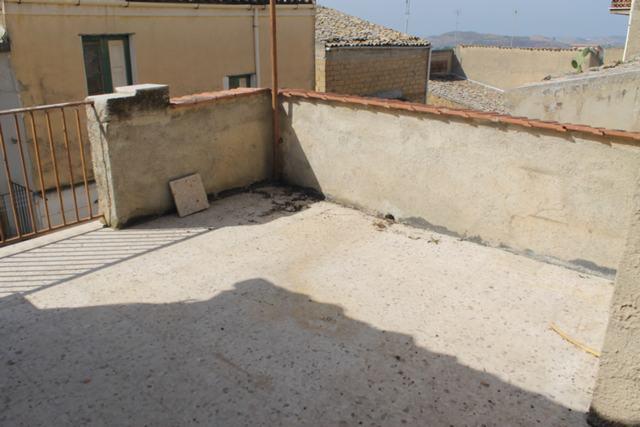 Image No.25-3 Bed Townhouse for sale