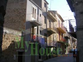 Image No.0-Maison de ville de 2 chambres à vendre à Cianciana