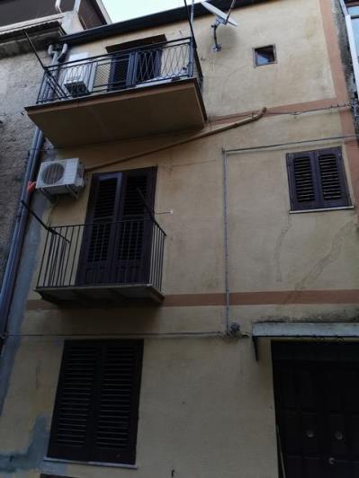 Image No.15-2 Bed Townhouse for sale