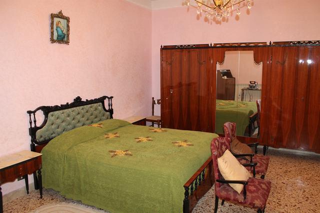 Image No.12-2 Bed Townhouse for sale