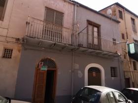 Image No.1-Maison de ville de 3 chambres à vendre à Cianciana