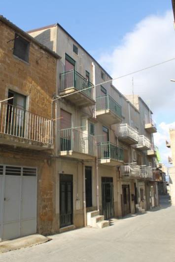 Image No.1-3 Bed Townhouse for sale