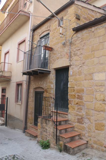 Image No.2-1 Bed House for sale