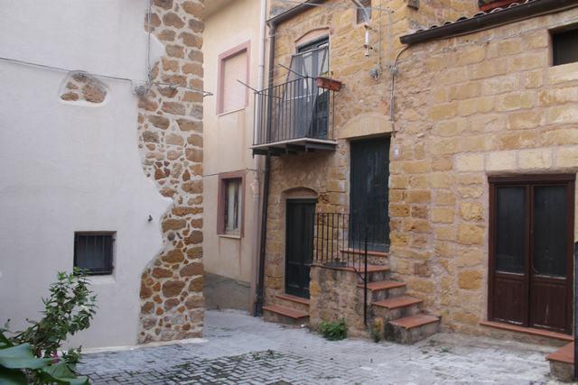 Image No.20-1 Bed House for sale