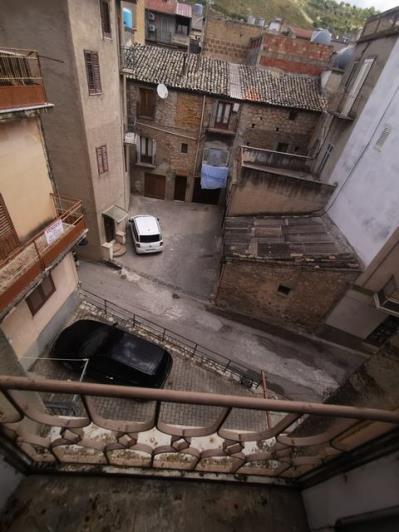 Image No.19-3 Bed Townhouse for sale