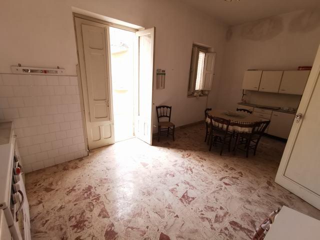 Image No.30-3 Bed Townhouse for sale