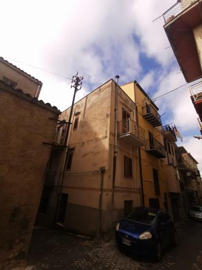 Image No.53-3 Bed Townhouse for sale