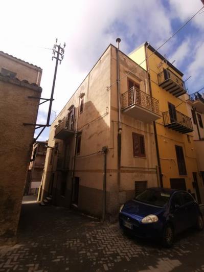 Image No.54-3 Bed Townhouse for sale