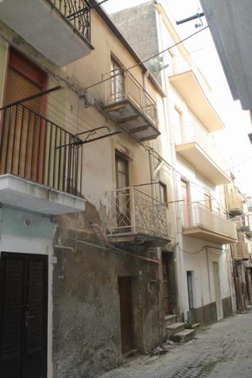 Image No.2-1 Bed Townhouse for sale