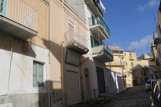 Image No.1-2 Bed Townhouse for sale
