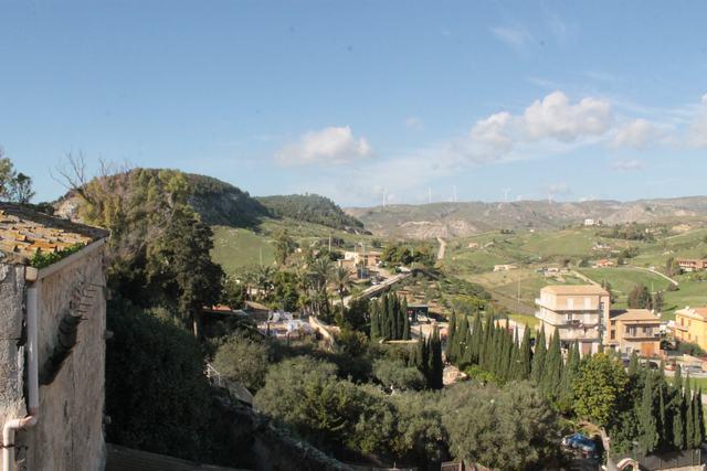 Image No.23-1 Bed Townhouse for sale