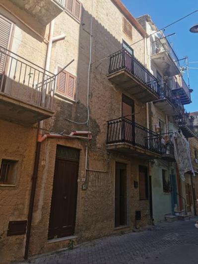 Image No.1-2 Bed Townhouse for sale