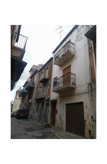 Image No.2-Maison de ville de 3 chambres à vendre à Cianciana