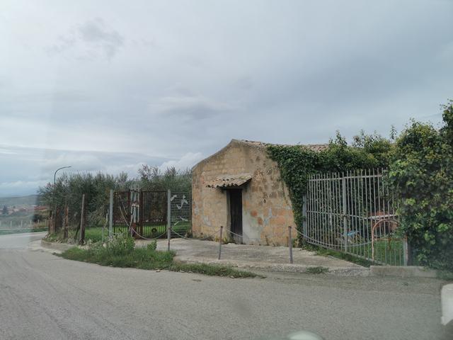 Image No.3-1 Bed Country House for sale