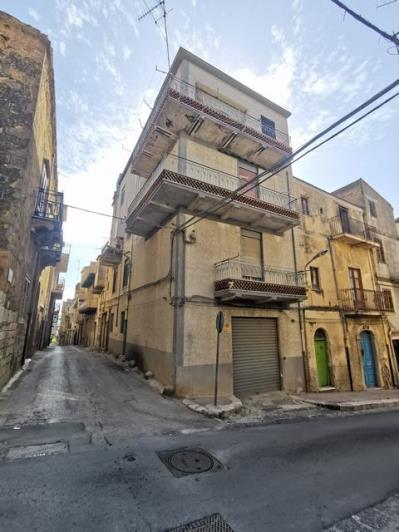 Image No.1-3 Bed Townhouse for sale