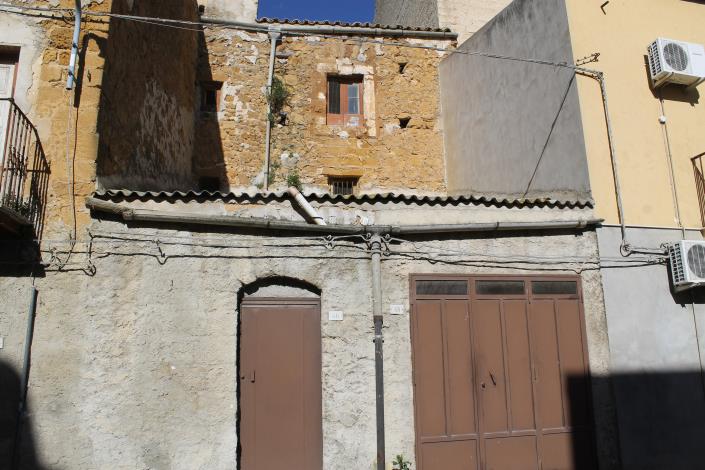 Image No.1-3 Bed Townhouse for sale