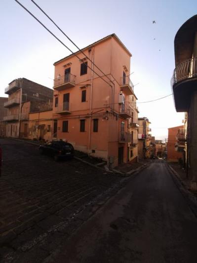 Image No.36-3 Bed Townhouse for sale