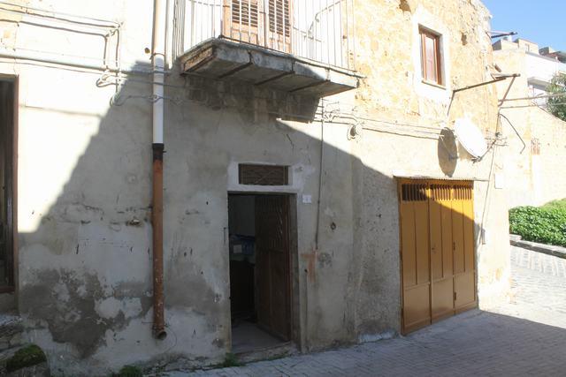 Image No.13-2 Bed House for sale