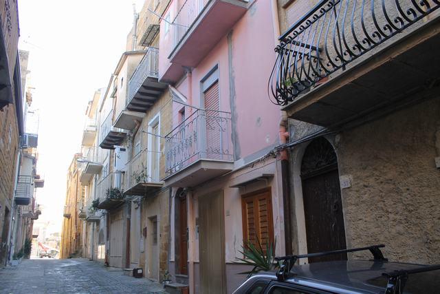 Image No.1-2 Bed Townhouse for sale