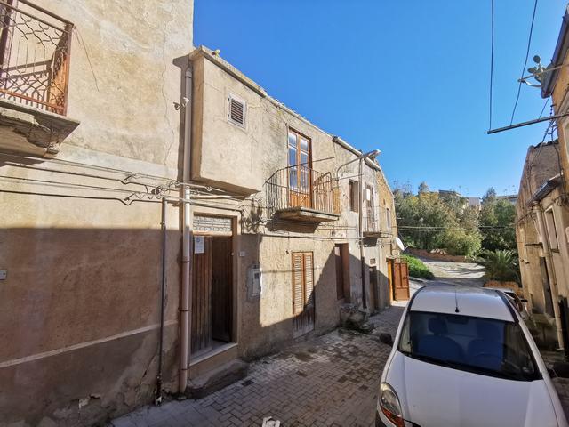 Image No.4-2 Bed Townhouse for sale