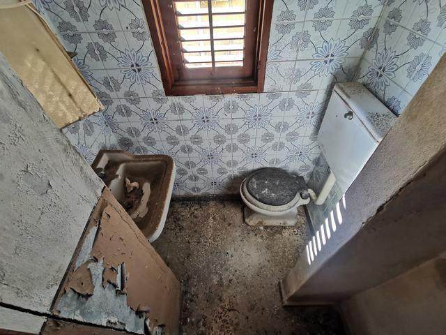 Image No.12-2 Bed Townhouse for sale