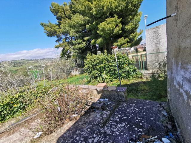 Image No.12-1 Bed Country House for sale