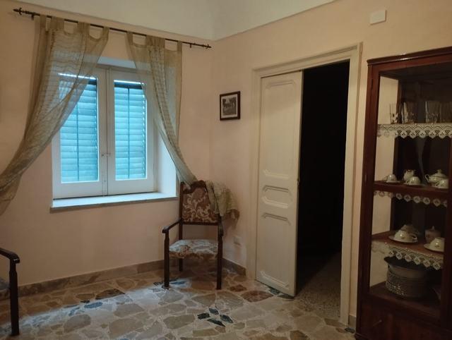 Image No.8-2 Bed Townhouse for sale