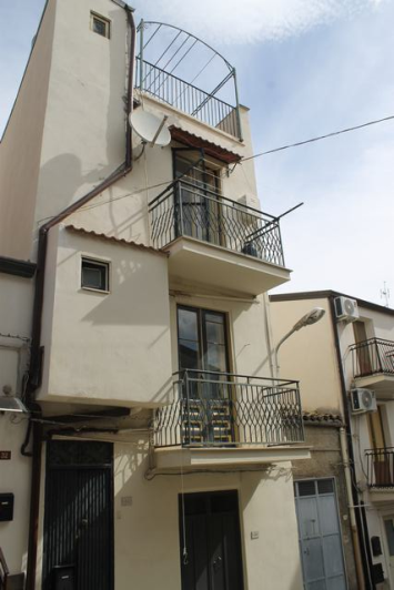 Image No.1-2 Bed Townhouse for sale