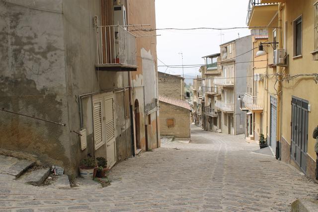 Image No.14-2 Bed Townhouse for sale