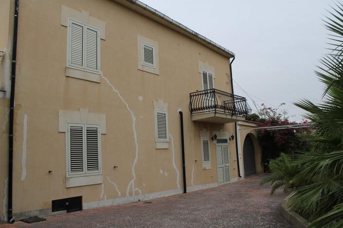 Image No.1-Villa de 4 chambres à vendre à Alessandria della Rocca