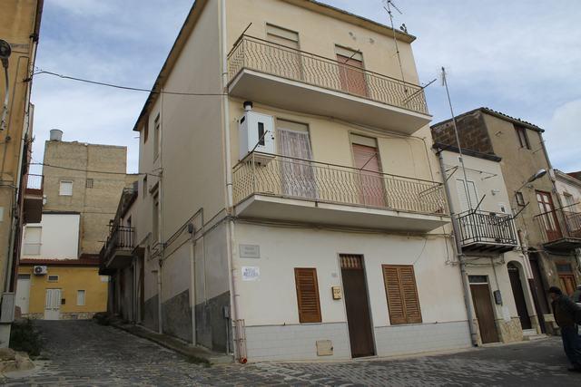 Image No.1-3 Bed Townhouse for sale