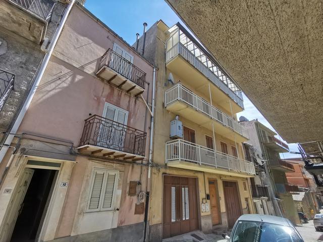 Image No.2-2 Bed Townhouse for sale