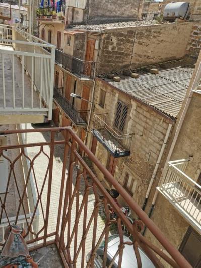 Image No.12-2 Bed Townhouse for sale