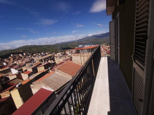 Image No.28-3 Bed Townhouse for sale