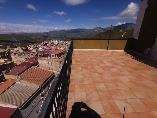 Image No.40-3 Bed Townhouse for sale