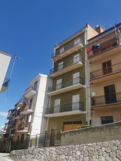 Image No.41-3 Bed Townhouse for sale