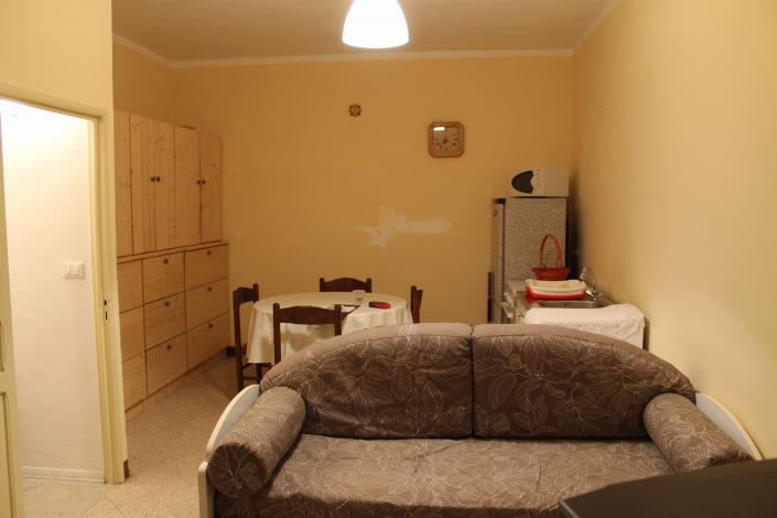 Image No.6-2 Bed Townhouse for sale