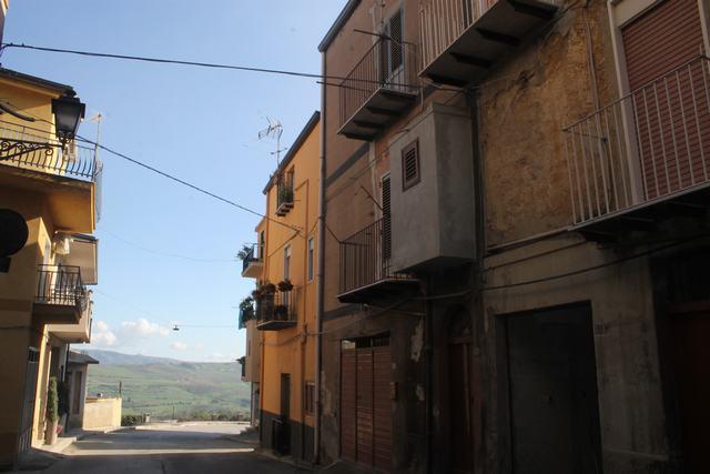 Image No.1-3 Bed Townhouse for sale