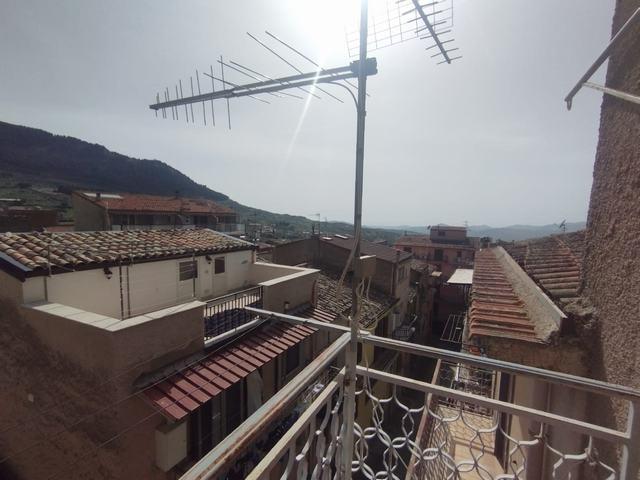 Image No.6-2 Bed House for sale