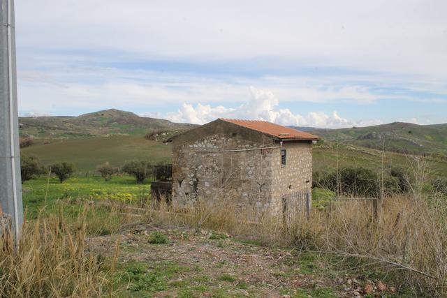 Image No.1-1 Bed Country House for sale