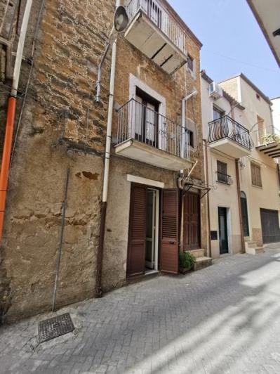Cianciana, Townhouse
