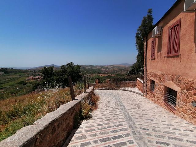 Image No.1-2 Bed House/Villa for sale