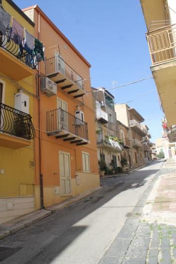 Image No.3-2 Bed House for sale