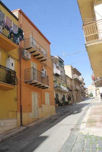 Image No.4-2 Bed House for sale