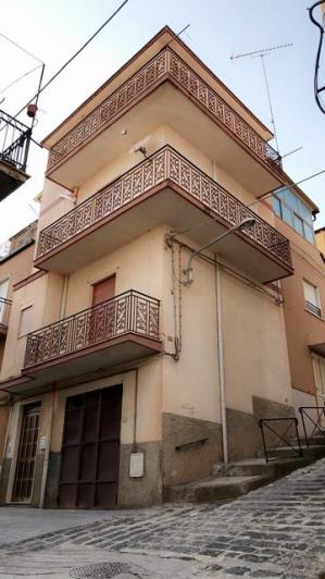 Image No.2-3 Bed Townhouse for sale