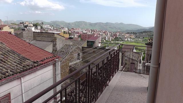 Image No.12-3 Bed Townhouse for sale