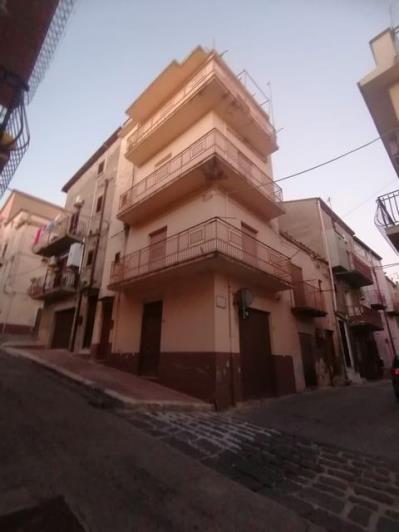 Cianciana, Townhouse