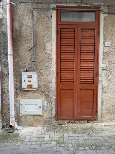 Image No.2-2 Bed Townhouse for sale