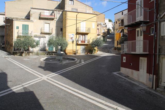 Image No.30-3 Bed Townhouse for sale